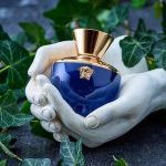 Versace Dylan Blue Pour Femme Eau de Parfum – 3.4 fl oz / 100ml | Sophisticated Floral & Fruity Fragrance for Women - Image 3