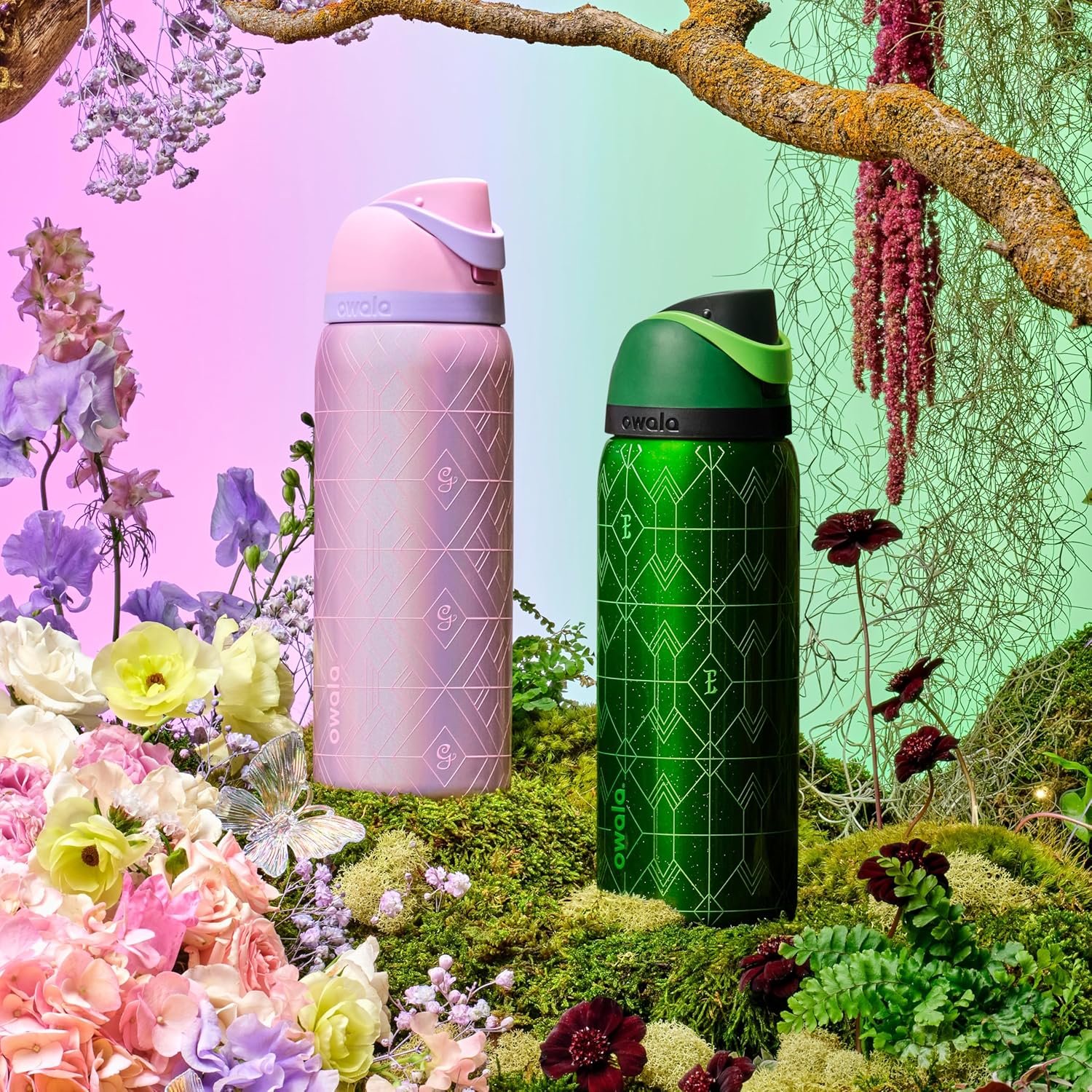 A1ArJRKveLL._AC_SL1500_ Owala 32 oz Wicked FreeSip Insulated Stainless Steel Water Bottle – Wicked Collab - Image 1